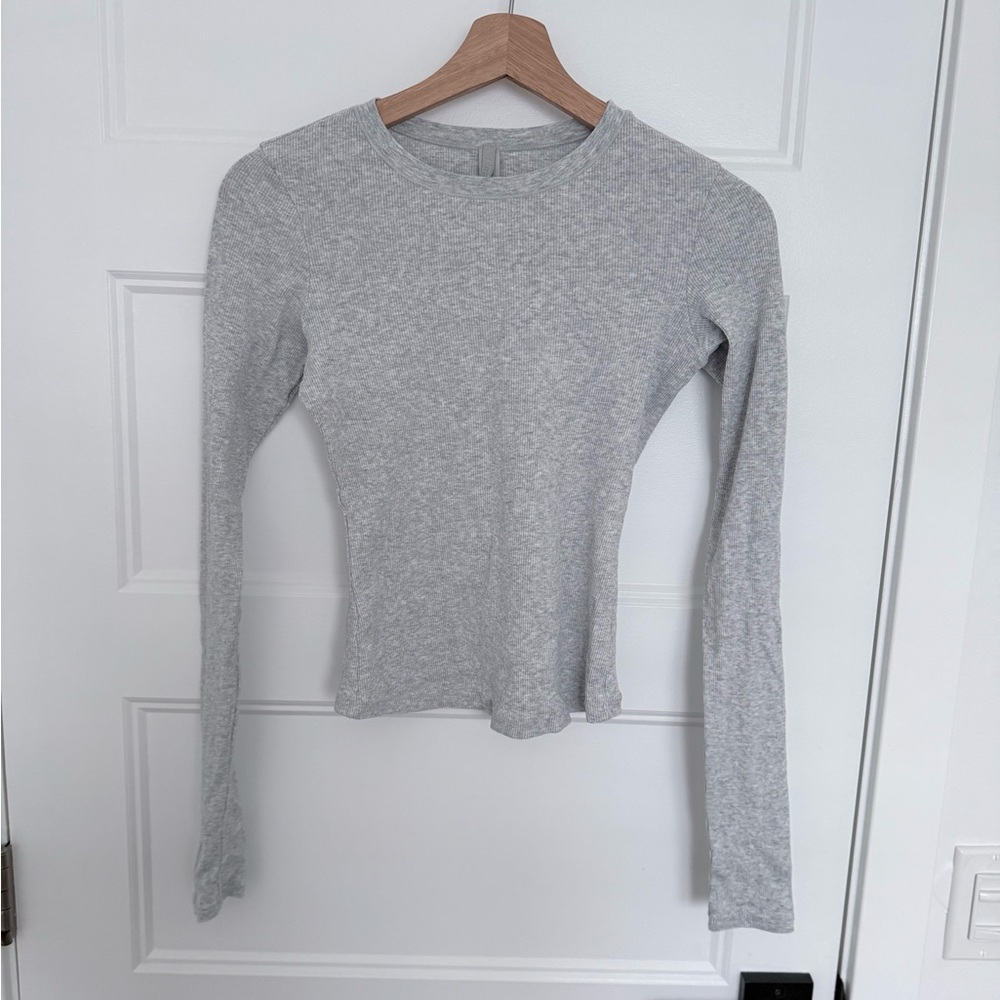 SKIMS Lightweight Long Sleeve Crewneck Top - Light Gray